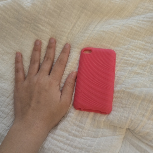 iPod Touch Pink Soft Case - Picture 6 of 10